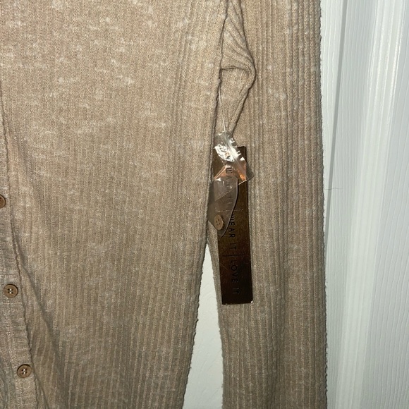 Almost Famous Tan Shirt NWT Size Large - Picture 2 of 4